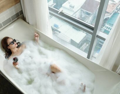This article will guide you through everything you need to think about if you’re planning to install a bathtub in your condo.