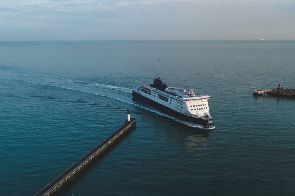 passenger ferry arriving at port in the morning 2024 12 07 02 43 07 utc 1